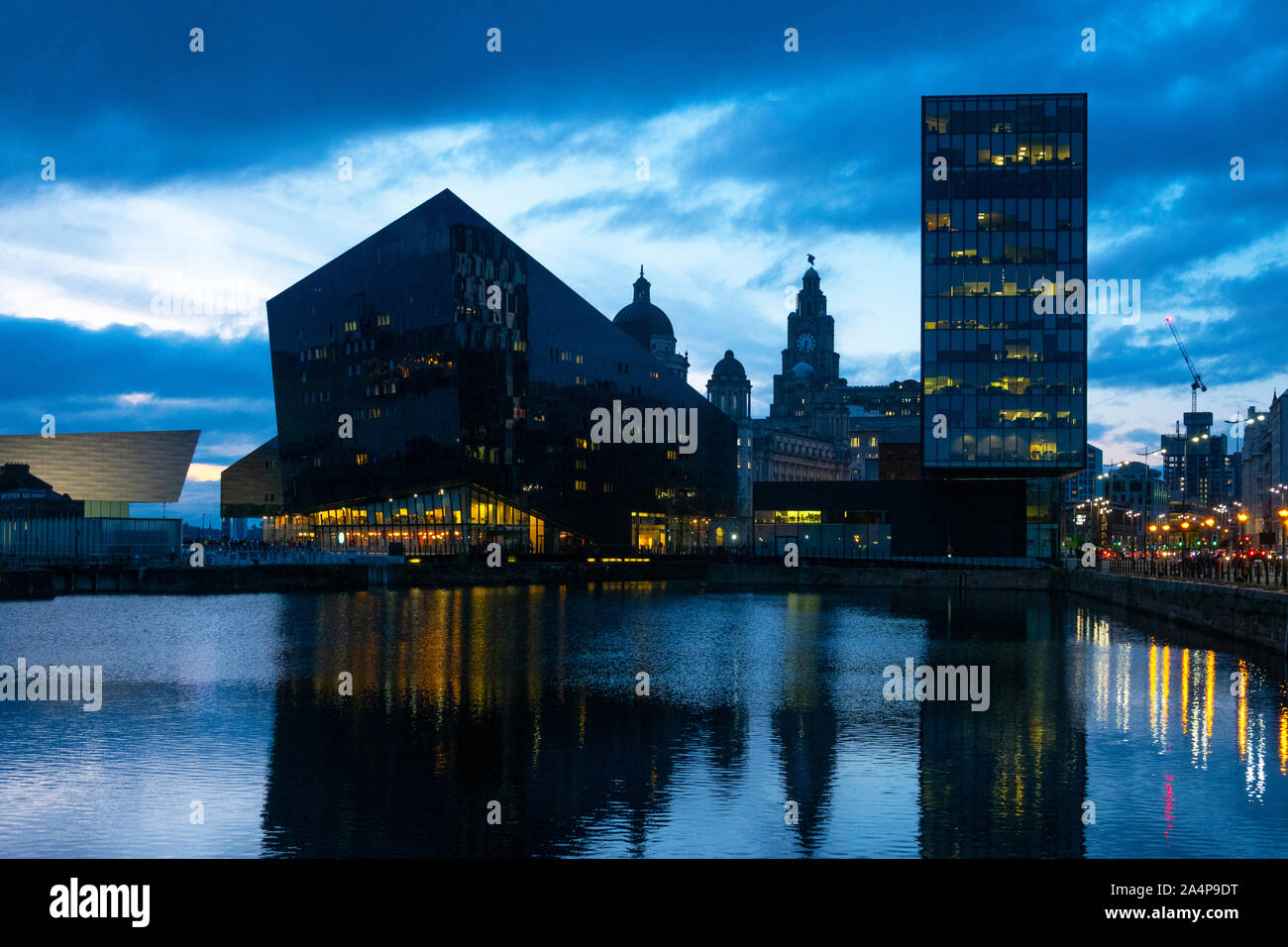 Il Pier Head presso l'area dei moli di Liverpool Foto Stock