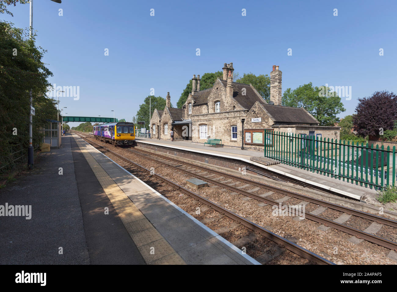 Arriva Nord classe rampa 142 treno dello stimolatore a Saxilby stazione ferroviaria, Lincs con un Huddersfield per Lincoln stazione ferroviaria centrale Foto Stock