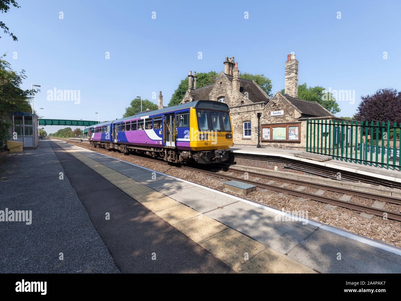 Arriva Nord classe rampa 142 treno dello stimolatore a Saxilby stazione ferroviaria, Lincs con un Huddersfield per Lincoln stazione ferroviaria centrale Foto Stock
