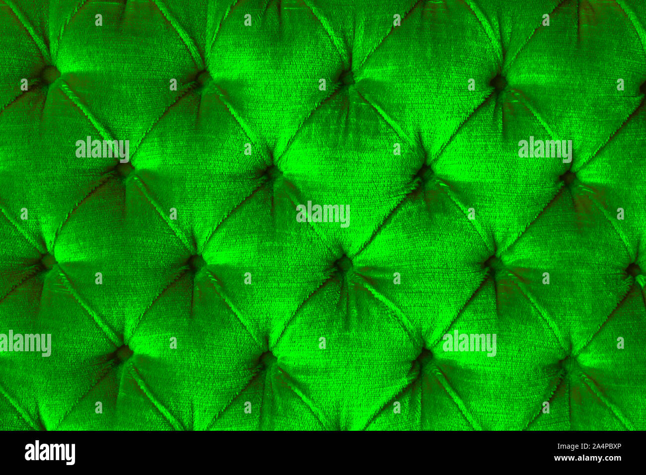 Luce brillante velluto verde Divano con forma a diamante texture con pulsanti Foto Stock