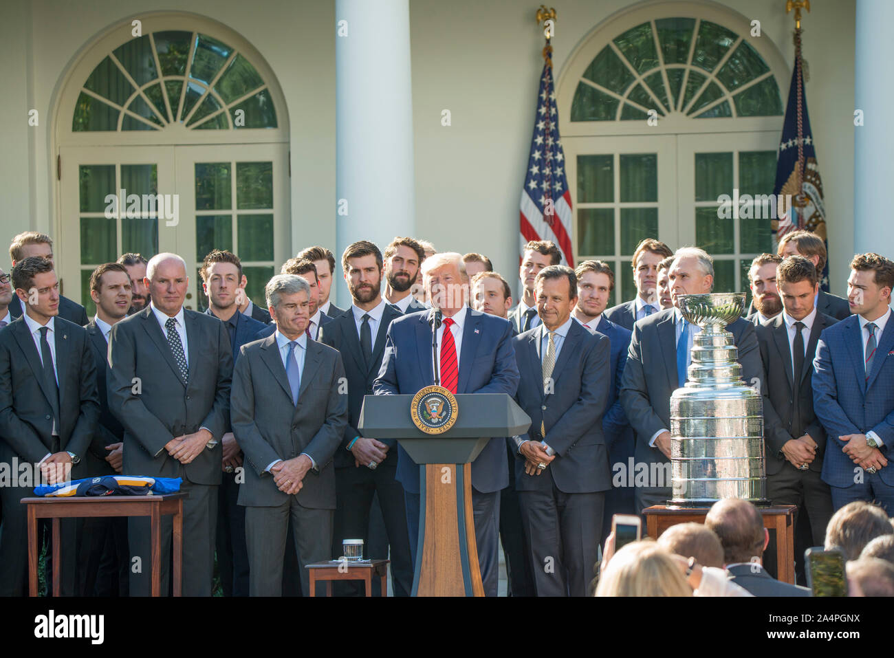 Washington DC, Ottobre 15, 2019 USA- Presidente Donald Trump J accoglie favorevolmente il 2018 Stanley Cup Champions, St Louis Blues alla Casa Bianca. La cerimonia di benvenuto ha avuto luogo nel Giardino di Rose. Patsy Lynch/MediaPunch Foto Stock