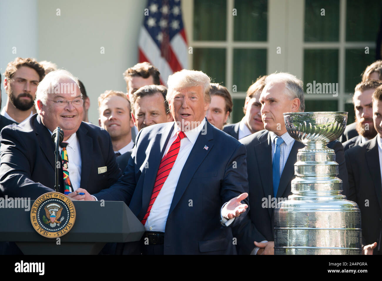 Washington DC, Ottobre 15, 2019 USA- Presidente Donald Trump J accoglie favorevolmente il 2018 Stanley Cup Champions, St Louis Blues alla Casa Bianca. La cerimonia di benvenuto ha avuto luogo nel Giardino di Rose. Patsy Lynch/MediaPunch Foto Stock