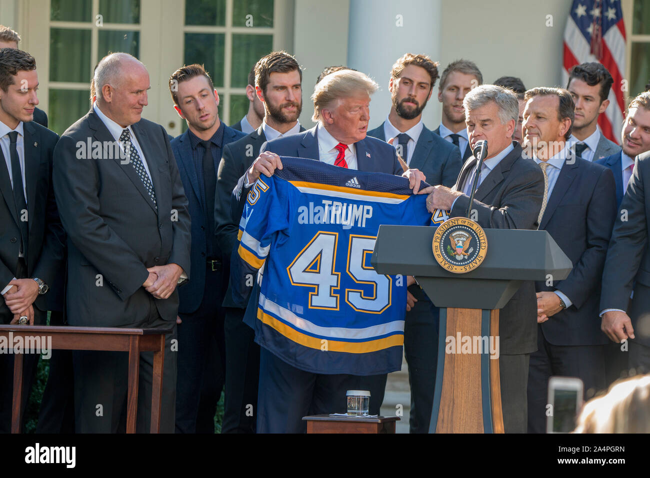 Washington DC, Ottobre 15, 2019 USA- Presidente Donald Trump J accoglie favorevolmente il 2018 Stanley Cup Champions, St Louis Blues alla Casa Bianca. La cerimonia di benvenuto ha avuto luogo nel Giardino di Rose. Patsy Lynch/MediaPunch Foto Stock