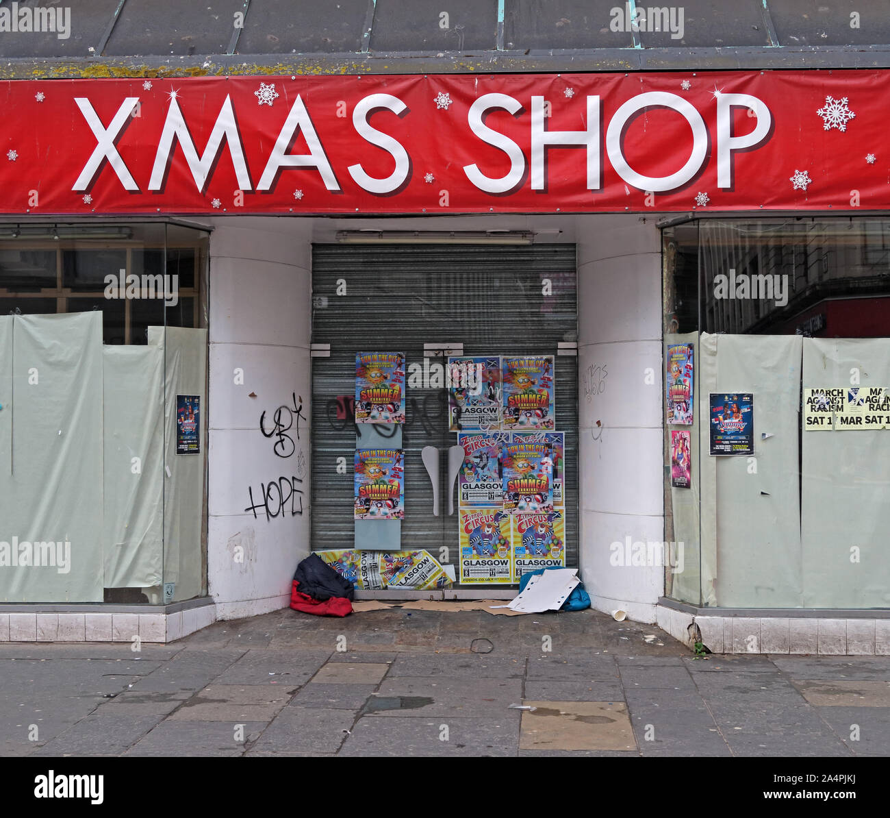 Chiuso Xmas Shop, Closed Shop di Natale, Argyle Street, Glasgow, Scotland, Regno Unito Foto Stock