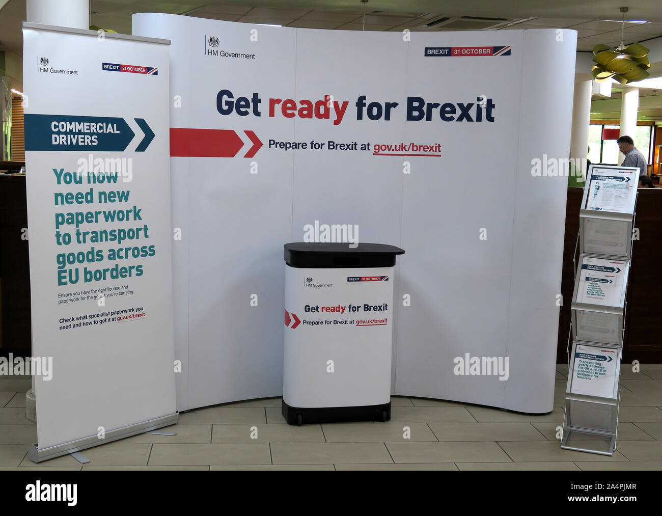 Preparatevi per Brexit stand, a M5 Motorway Services, Gloucestershire, South West England, Regno Unito Foto Stock