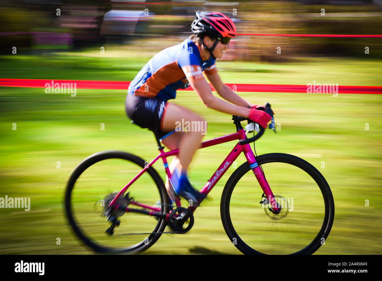 I ciclisti competere nel ciclo-cross racing, Dam Wrightsville Cyclo-Cross, Middlesex, VT, Stati Uniti d'America. Foto Stock