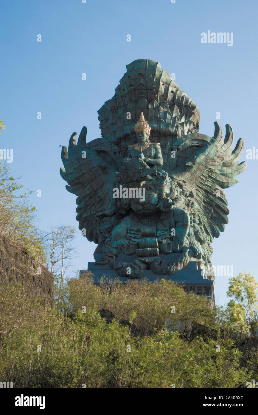 Garuda Wisnu Kencana statua, completato nel 2018 e 120,9 metri, alla GWK parco culturale di Bali, Indonesia Foto Stock