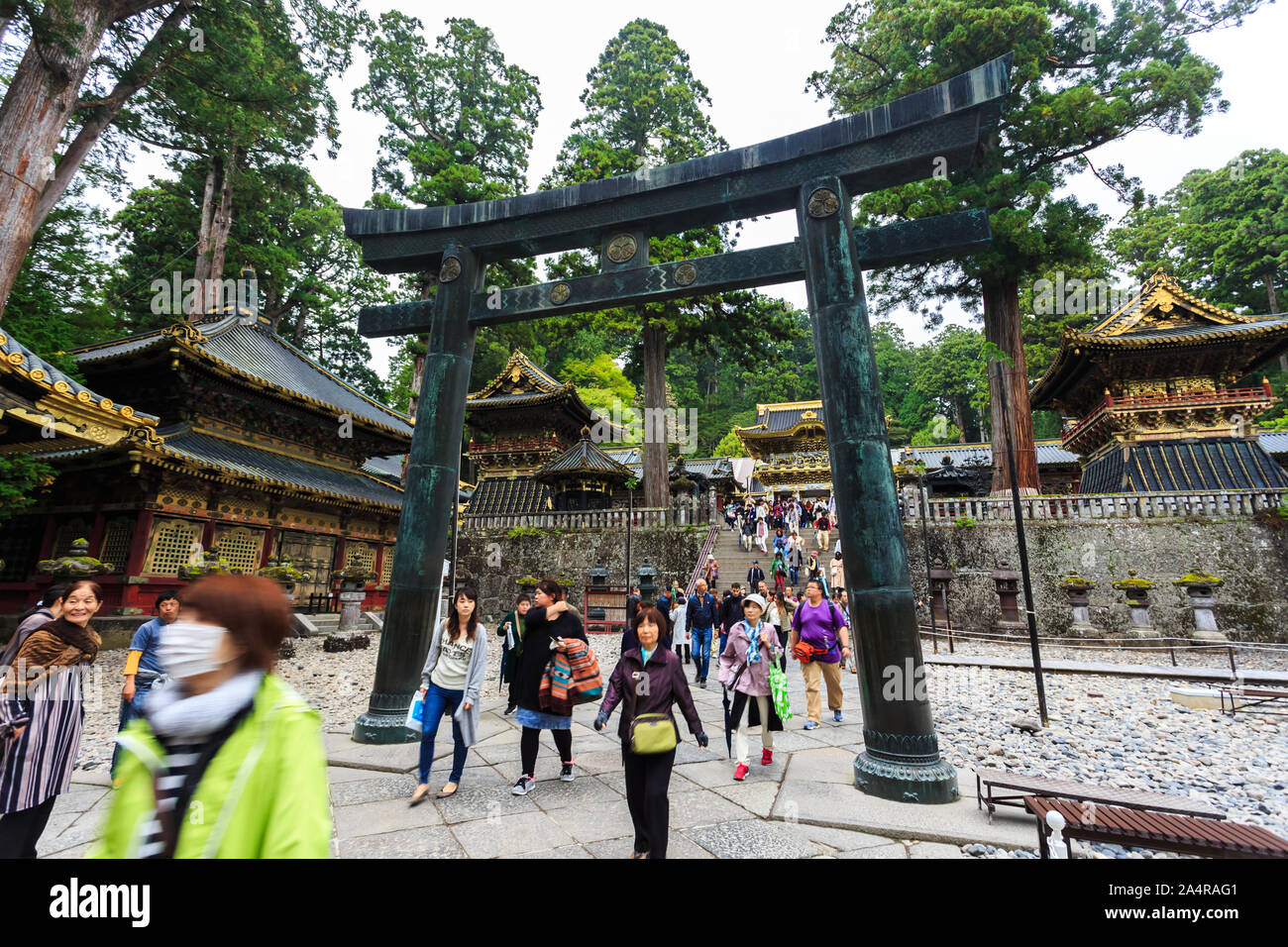 Nikko, Giappone - 15 Ottobre 2018: turisti visita del Nikko al Santuario di Toshogu tempio di Nikko in autunno, Giappone. Foto Stock