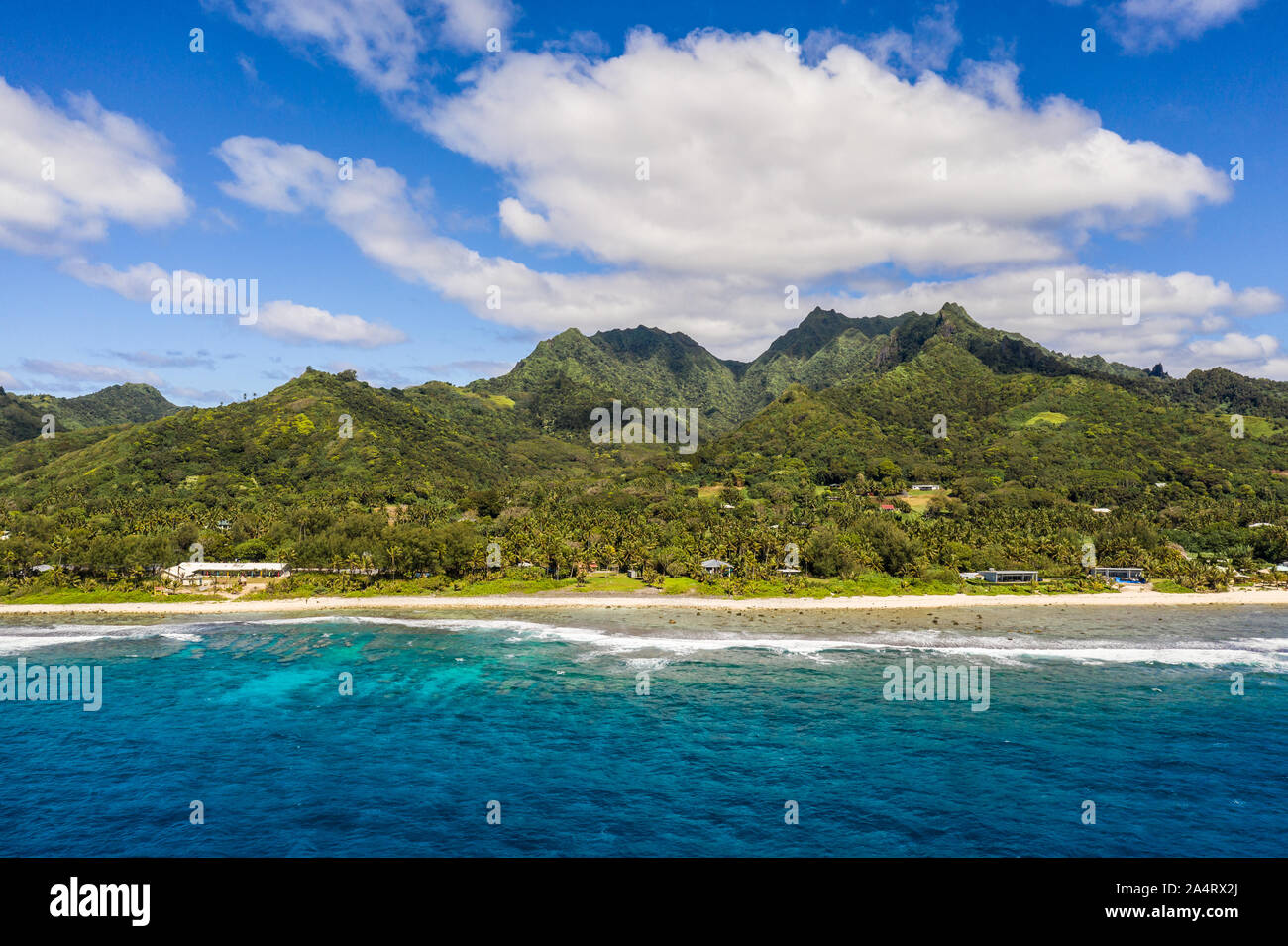 Splendida vista dell'isola di Rarotonga cappotto e Spiaggia di cuochi isola, Sud Pacifico Foto Stock