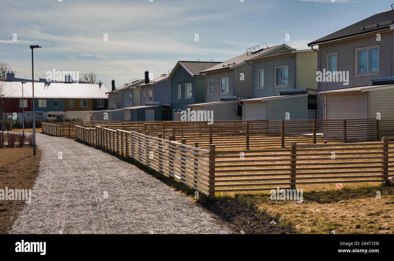 Case tipiche svedesi di nuova costruzione nel sobborgo di Runby, Upplands Vasby, Stockholm County, Svezia Foto Stock