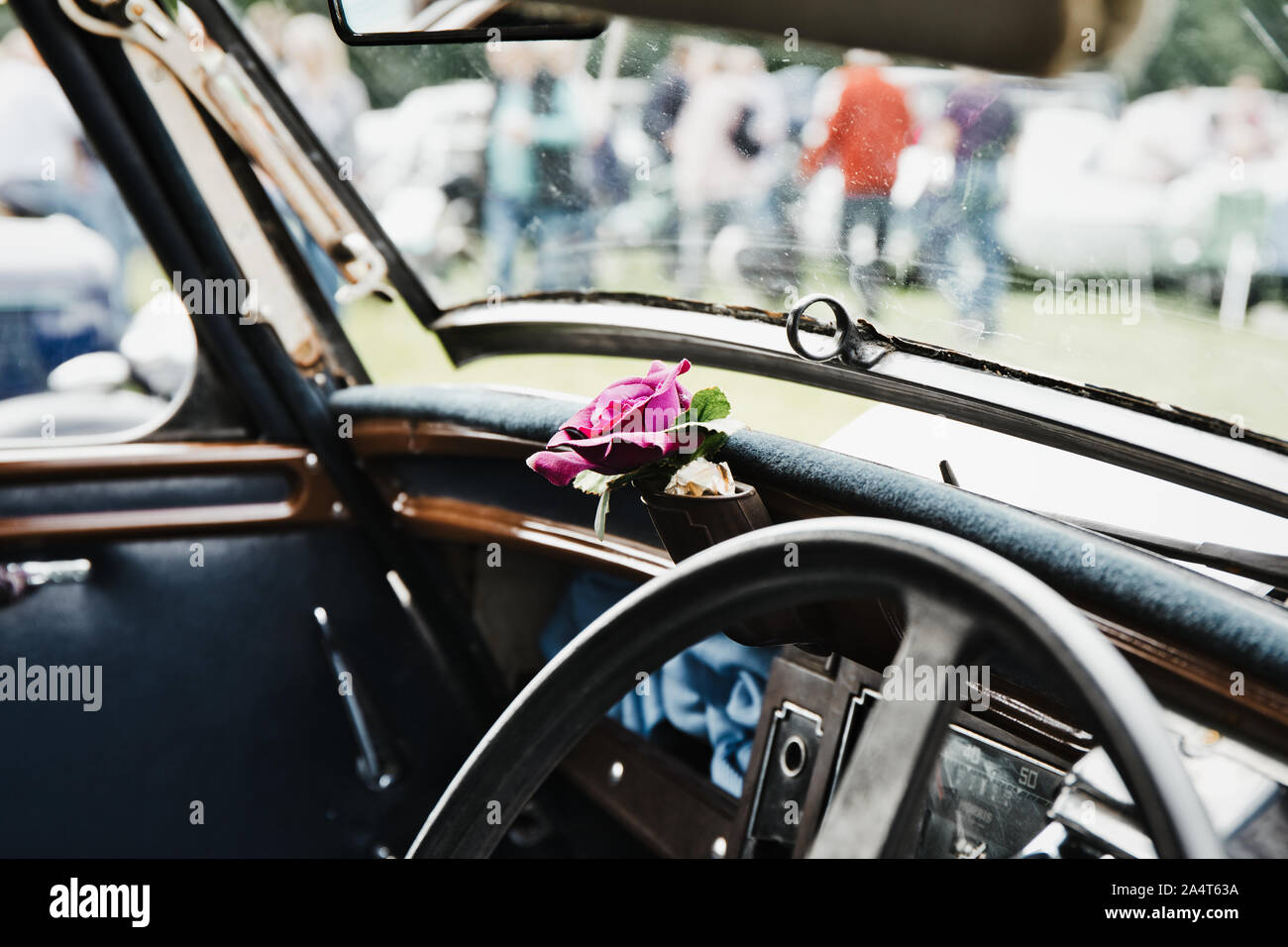 Interno del classico auto con parabrezza apribile, Nottingham Festival di trasporto, Autokarna 2019, Wollaton Park, Nottingham East Midlands England Foto Stock