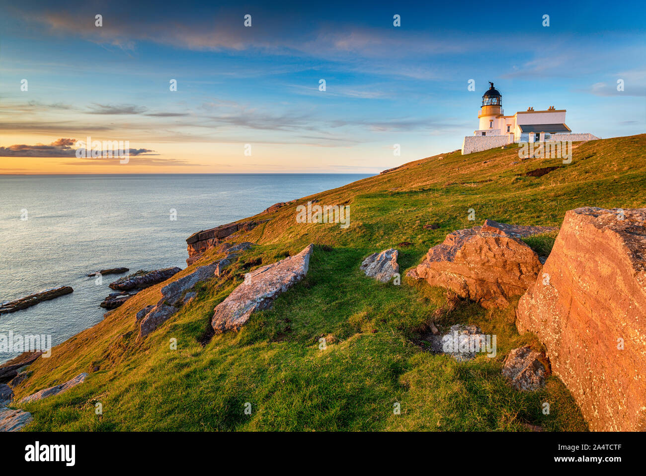 Tramonto a Stoer capo faro nel lontano nord ovest delle Highlands scozzesi Foto Stock