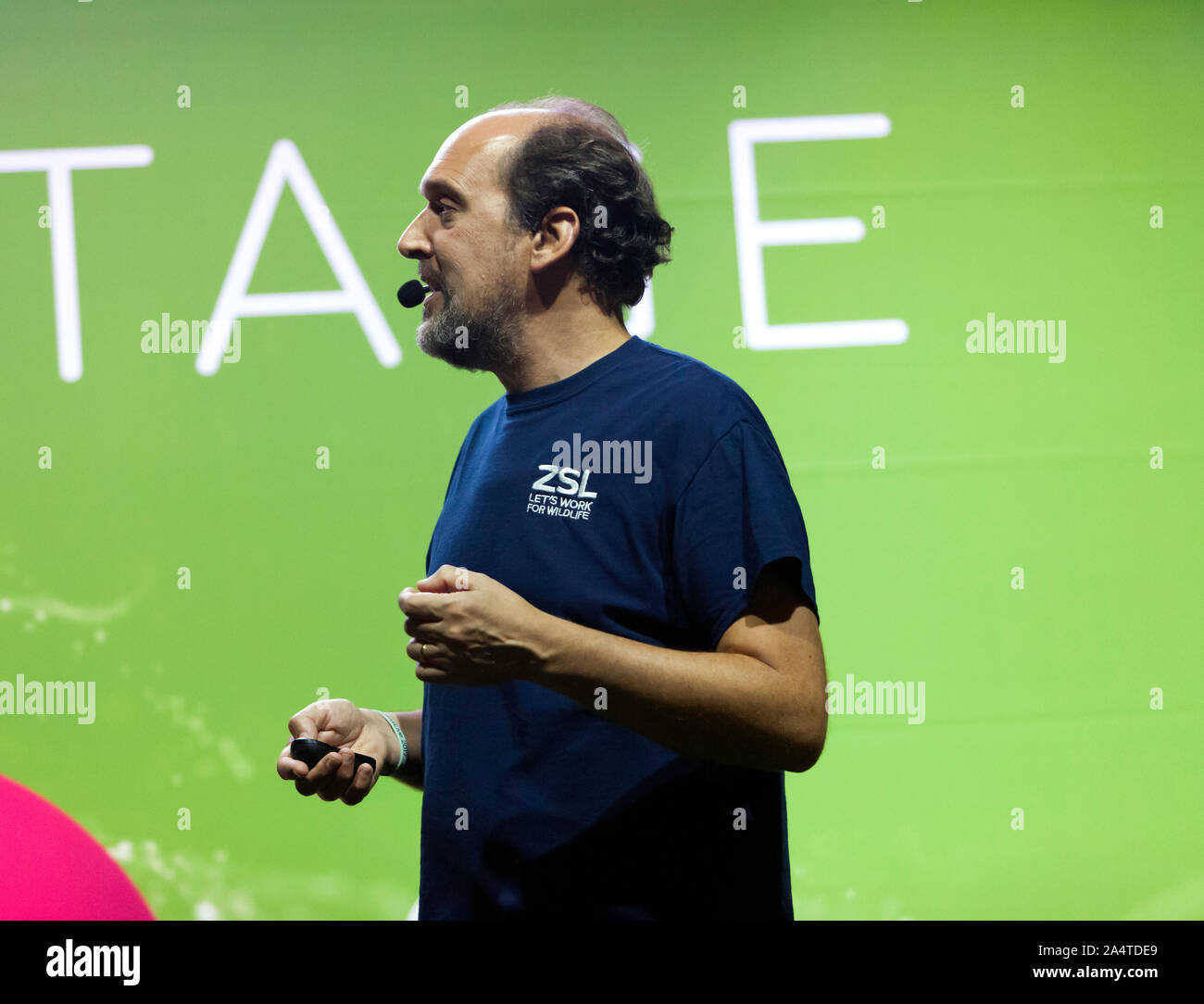 Joe Pecorelli, Thames conservazione project manager presso ZSL, parlando della vita di mare nascosto nel cuore di Londra, sulla terra stadio, a New Scientist Live 2019 Foto Stock