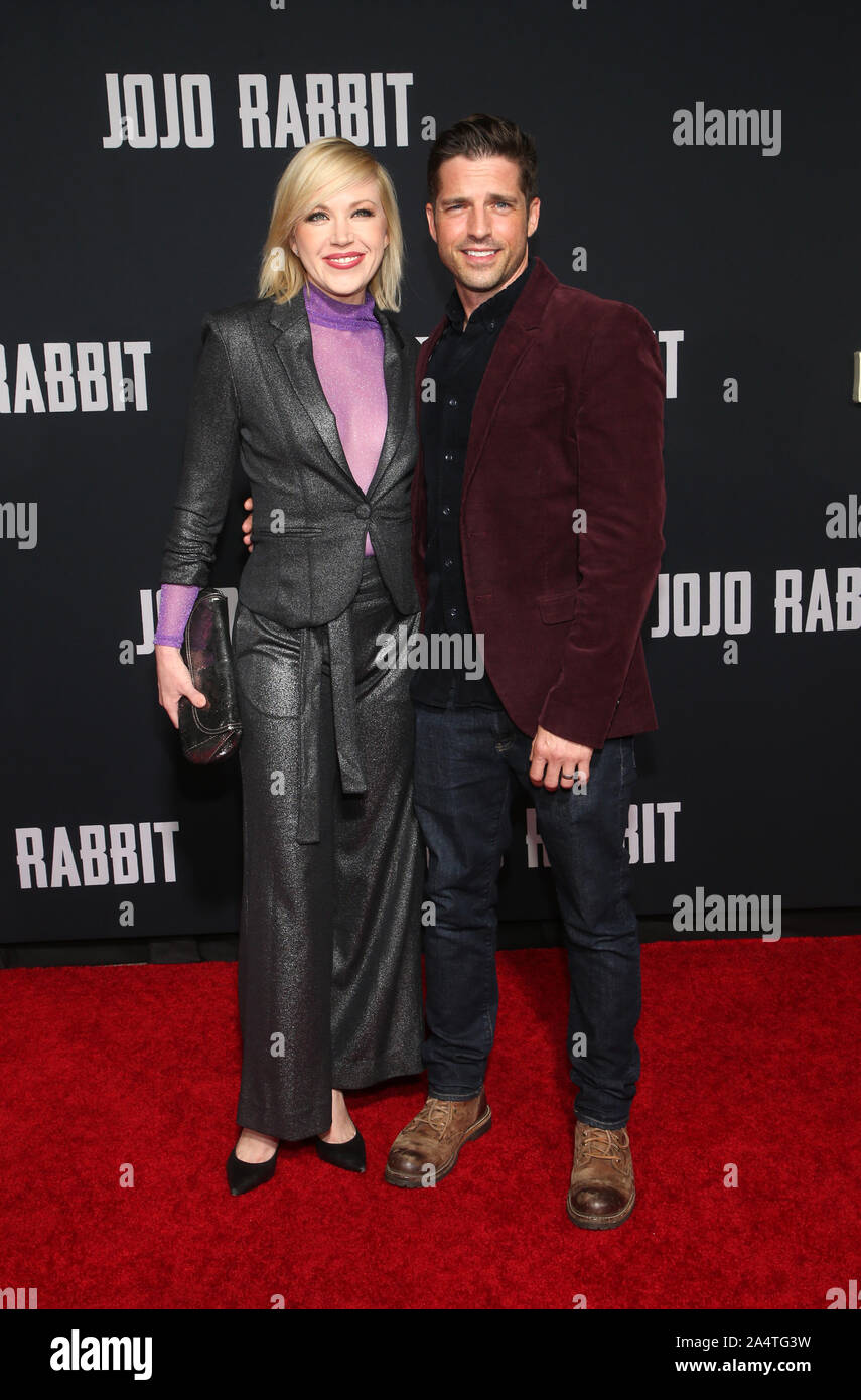 Los Angeles, Ca. 15 ottobre, 2019. Adrienne Frantz, Scott Bailey, a Premiere di Fox i proiettori" "Jojo Coniglio' a montante 43 a Los Angeles, la California il 15 ottobre 2019. Credito: Faye Sadou/media/punzone Alamy Live News Foto Stock