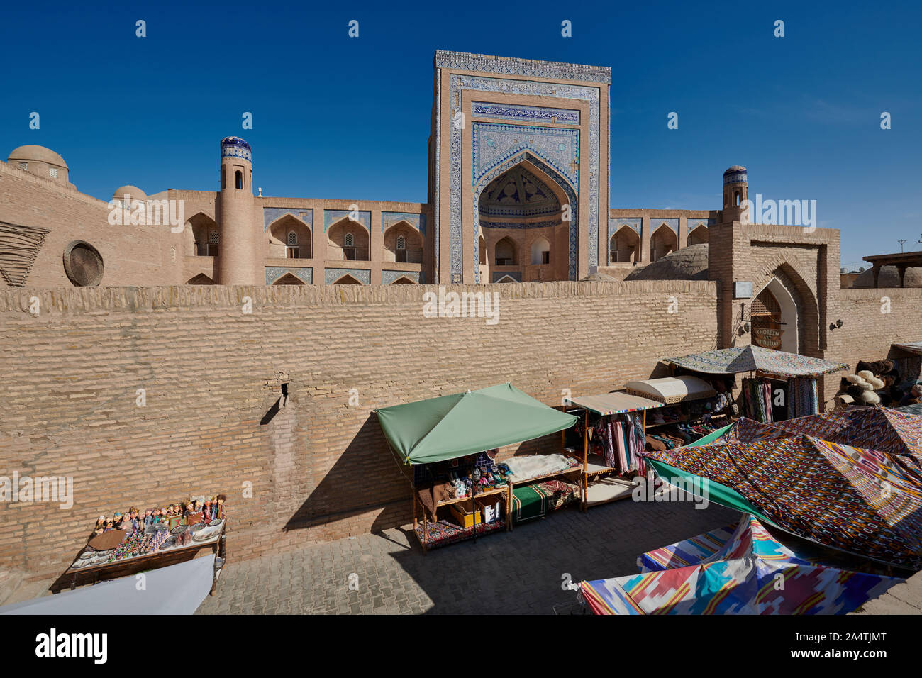 Allakuli Khan madrasa, Itchan-Kala, Khiva, Uzbekistan in Asia centrale Foto Stock