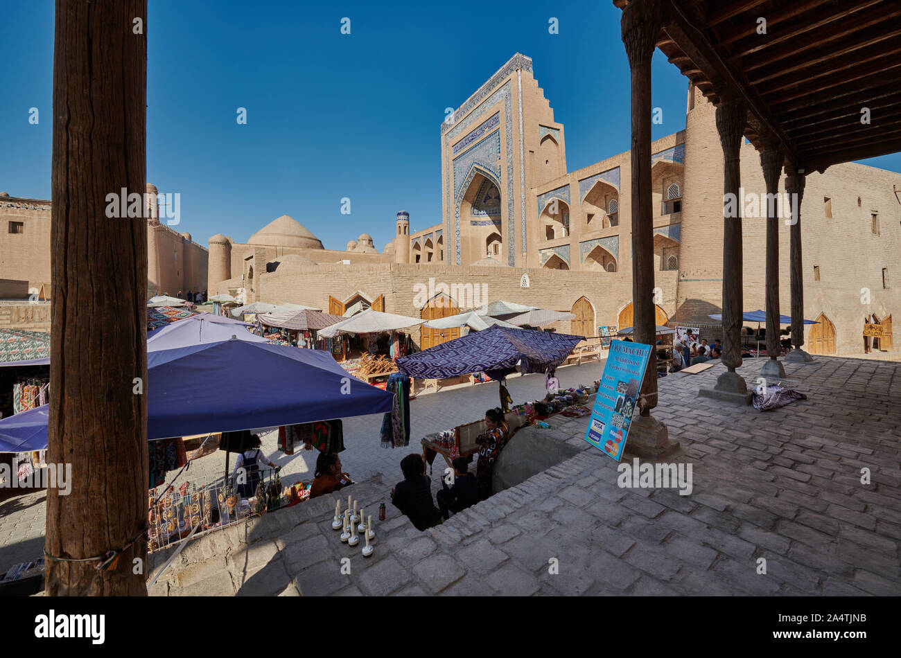 Allakuli Khan madrasa, Itchan-Kala, Khiva, Uzbekistan in Asia centrale Foto Stock