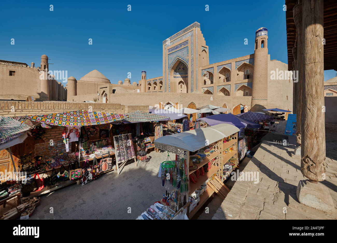 Allakuli Khan madrasa, Itchan-Kala, Khiva, Uzbekistan in Asia centrale Foto Stock