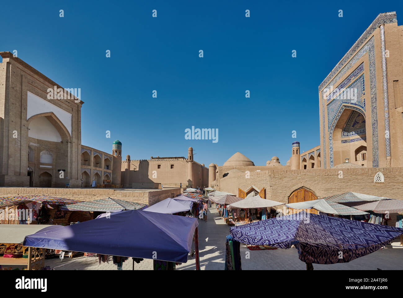 Allakuli Khan madrasa, Itchan-Kala, Khiva, Uzbekistan in Asia centrale Foto Stock