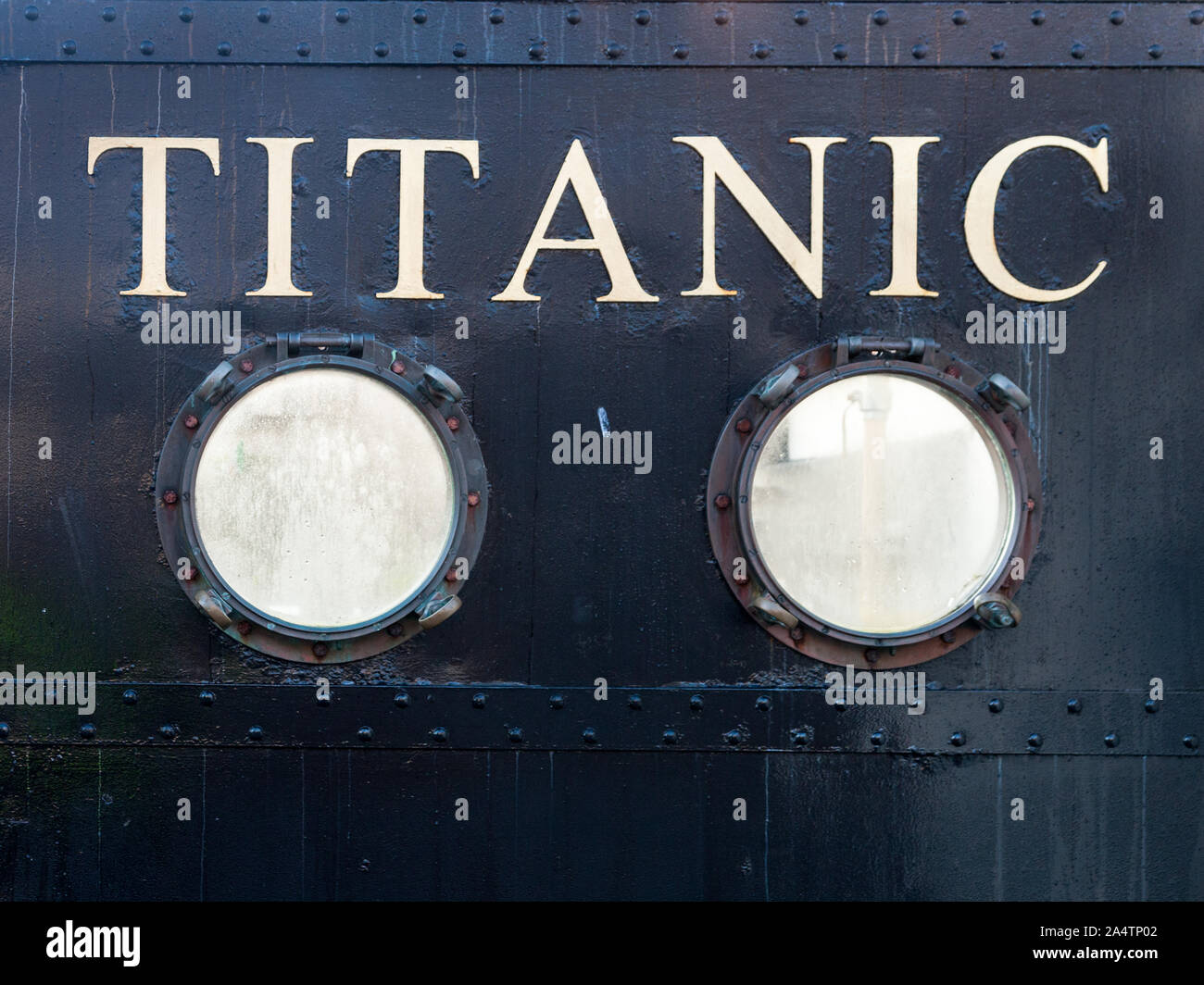 Cobh, Cork, Irlanda. 16 ottobre, 2019. La porta principale della ex White Star Line uffici. Ora un ristorante ex White Star Line uffici dove Foto Stock