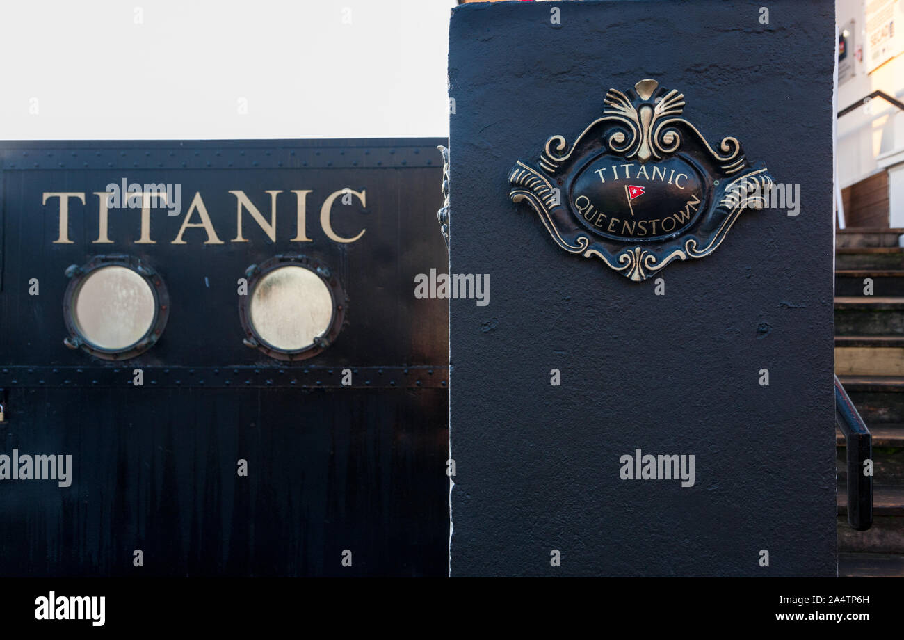 Cobh, Cork, Irlanda. 16 ottobre, 2019. La porta principale della ex White Star Line uffici. Ora un ristorante ex White Star Line uffici dove Foto Stock