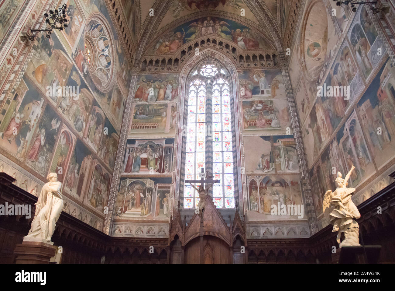 Statua della Vergine annunciata dal 1608 e la statua di San Gabriele