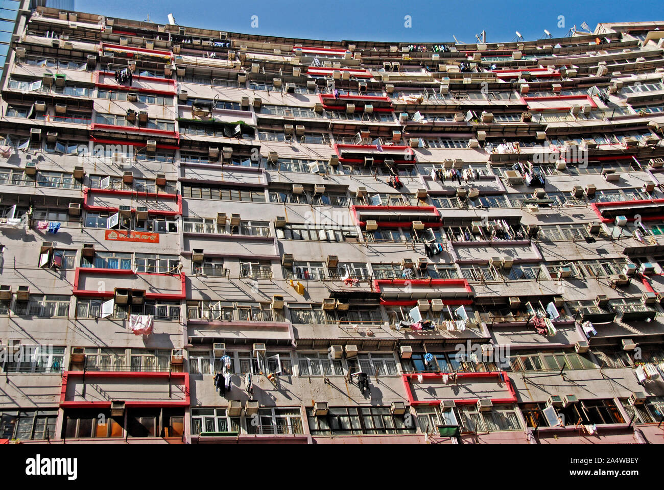 Facciata di edificio residenziale, isola di Hong Kong, Cina Foto Stock