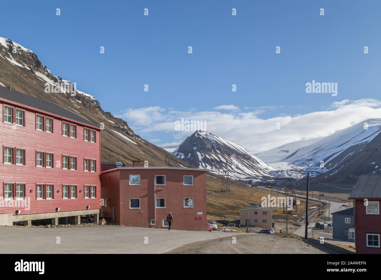 Cercando la valle verso il ghiacciaio da Funken Lodge a Longyearbyen, Svalbard, Arctic Foto Stock