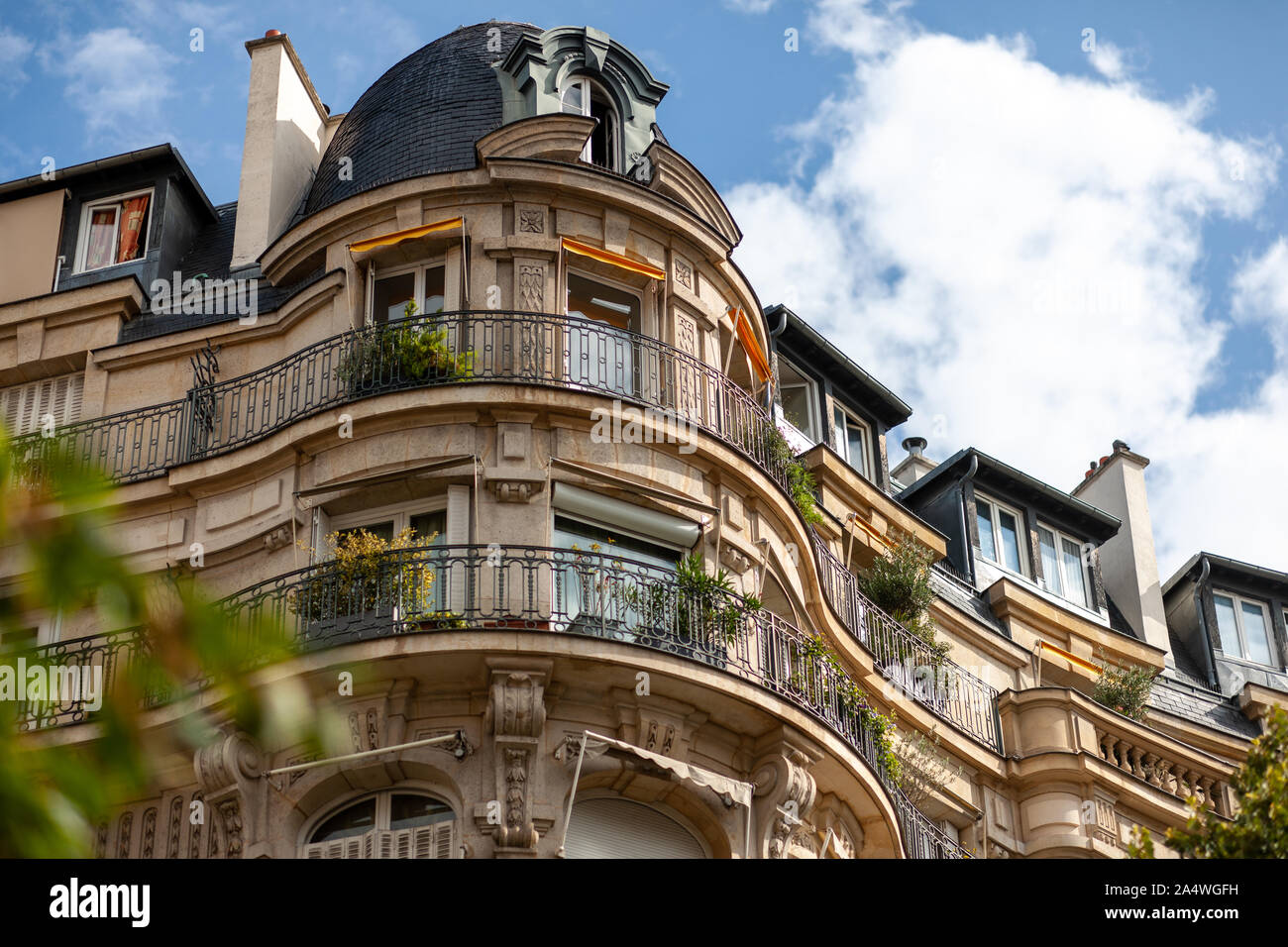 Scene di strada nei vecchi quartieri di Parigi in Francia il 5 agosto 2019. Foto Stock