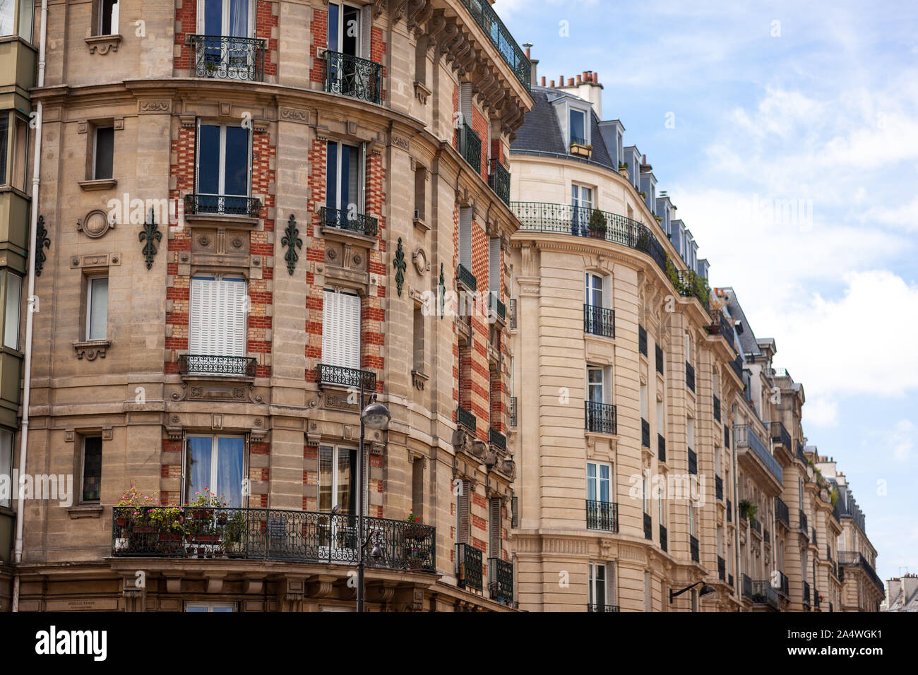 Scene di strada nei vecchi quartieri di Parigi in Francia il 5 agosto 2019. Foto Stock