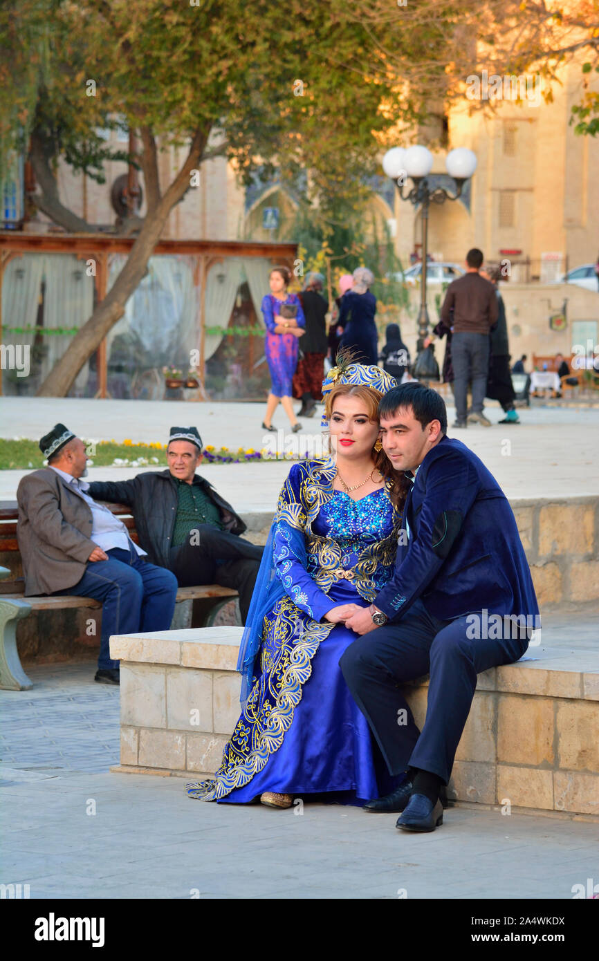 Lyabi Hauz, una meravigliosa e rilassante plaza, il cuore della vita cittadina a Bukhara. Un sito Patrimonio Mondiale dell'UNESCO. Uzbekistan Foto Stock