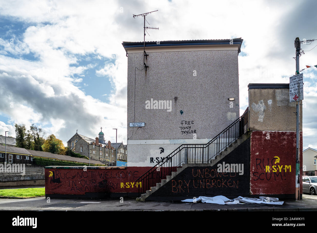 DERRY, Londonderry / IRLANDA DEL NORD - 12 ottobre 2019: Il Bogside è un neigbourhoud al di fuori delle mura della città di Derry. Foto Stock