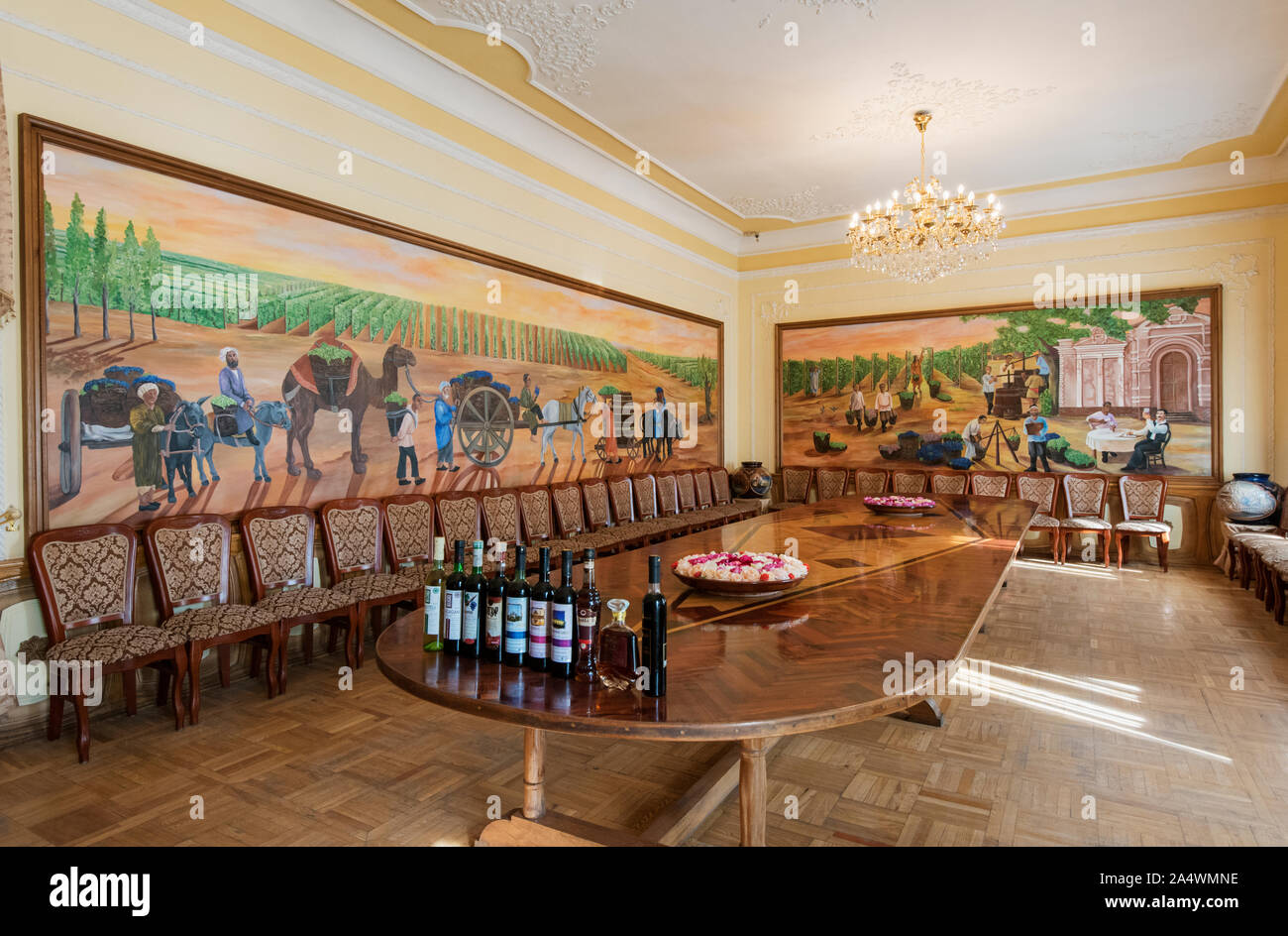 Sala degustazione vini presso il Hovrenko Fabbrica del vino. Samarcanda, un sito Patrimonio Mondiale dell'Unesco. Uzbekistan Foto Stock