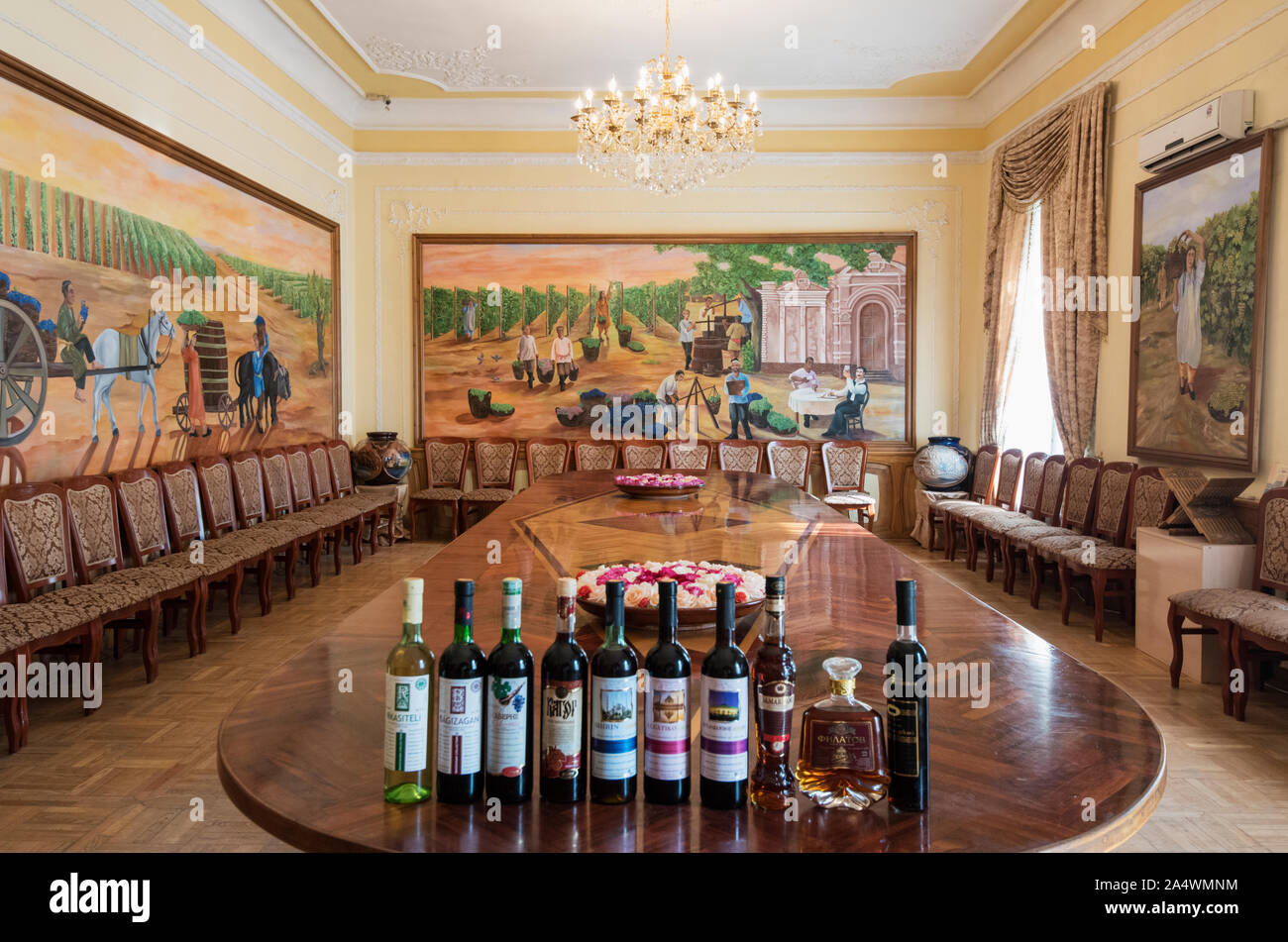 Sala degustazione vini presso il Hovrenko Fabbrica del vino. Samarcanda, un sito Patrimonio Mondiale dell'Unesco. Uzbekistan Foto Stock