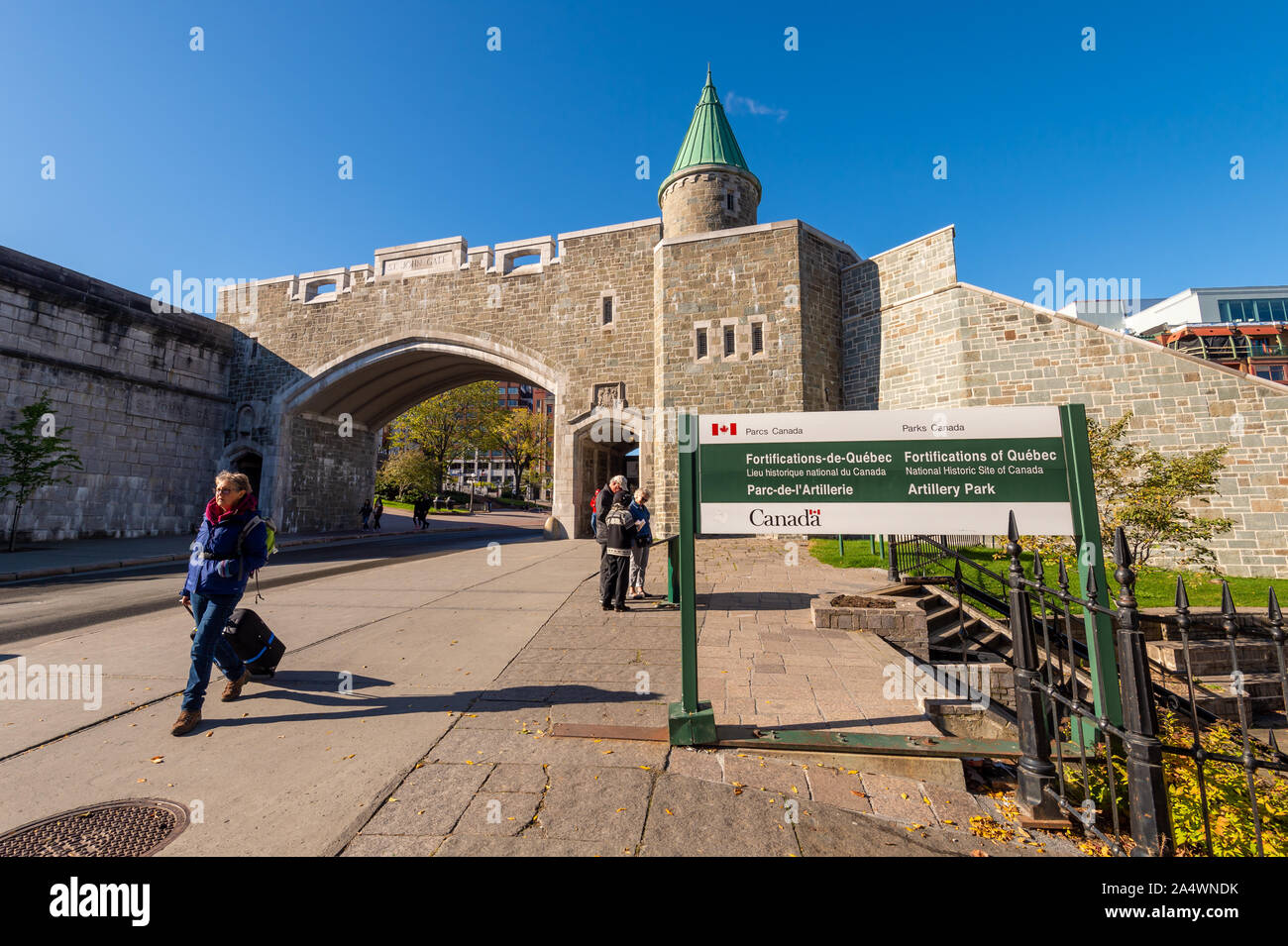 La città di Quebec, Canada - 5 October 2019: Porte San Jean (St John gate) è parte dei bastioni della città di Québec. Foto Stock