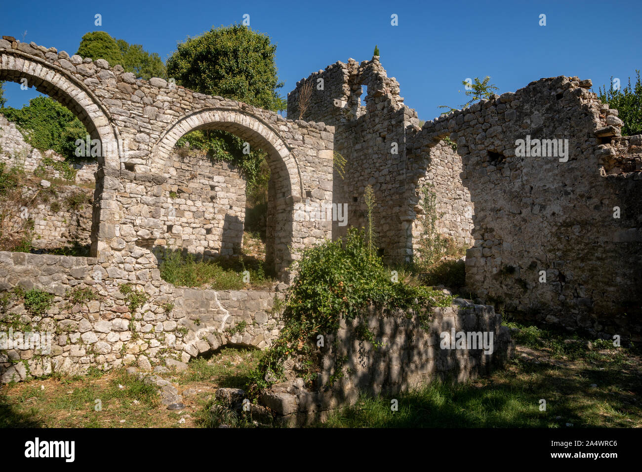 Le rovine della città di Stary Bar, Montenegro. La città distrutta durante il terremoto nel 1979 Foto Stock