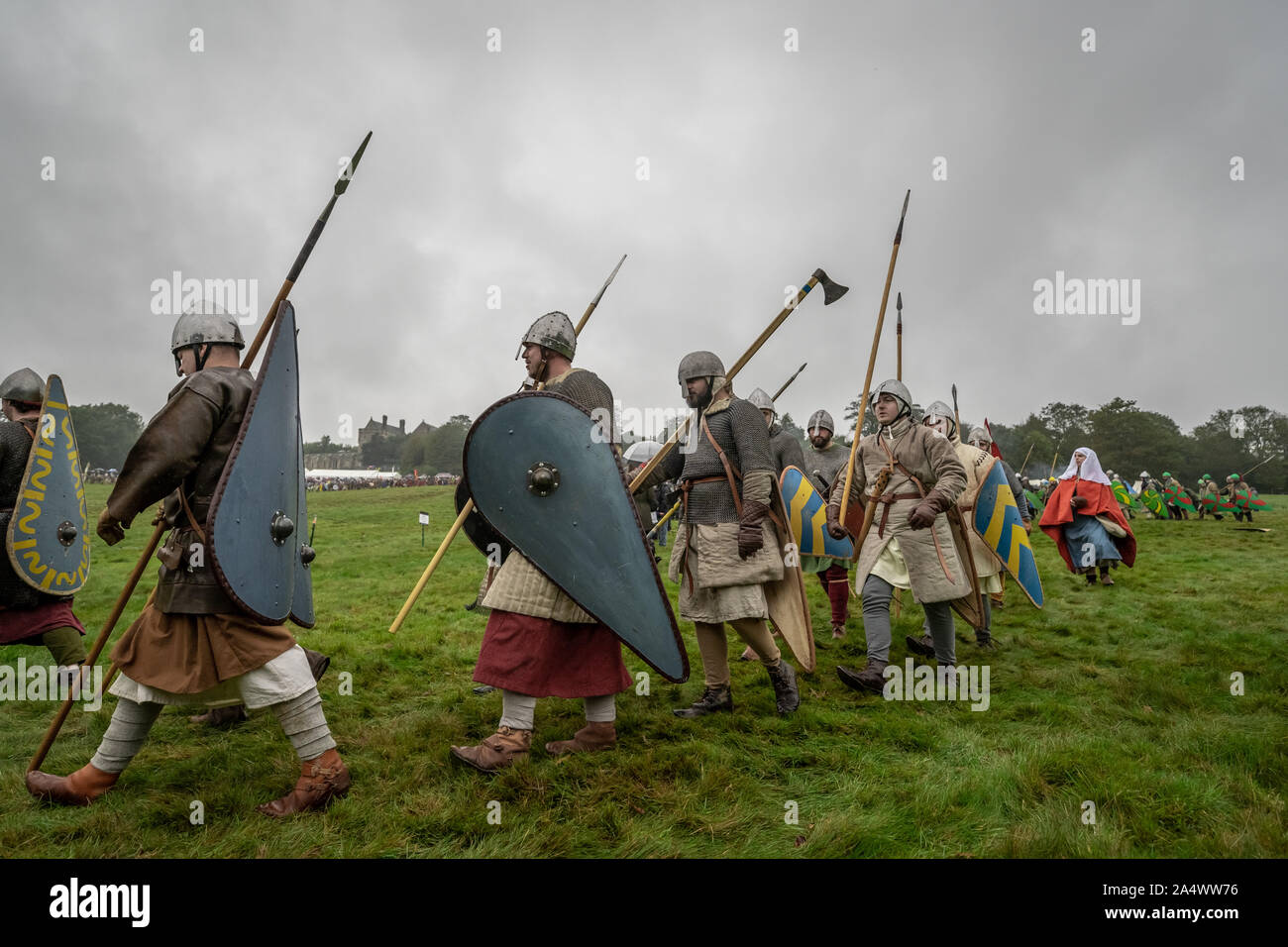 Battaglia di Hastings storica rievocazione presso il sito originale del 1066 battaglia tra gli eserciti di Guglielmo II di Normandia e Re Harold. Foto Stock