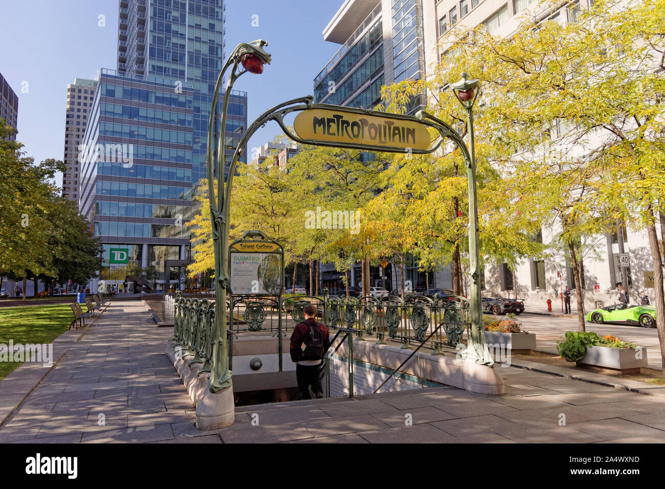Ornato di Art Nouveau entrata a Piazza Victoria OACI la stazione della metropolitana di Victoria Square, Montreal, Quebec, Canada Foto Stock