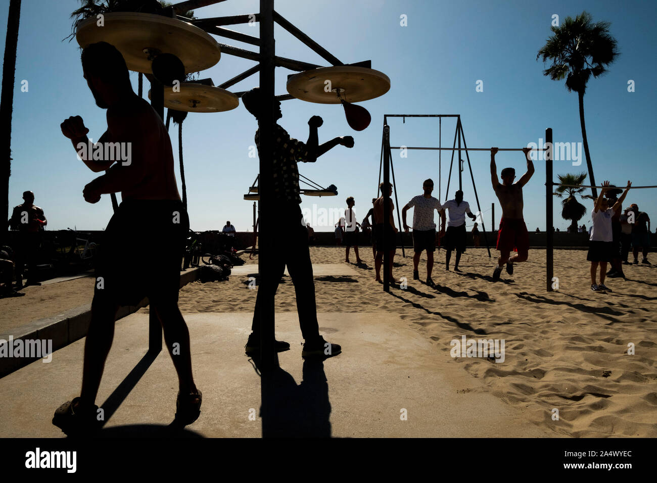 La Boxe con un sacchetto di inscatolamento, Venice Beach, Los Angeles, California, Stati Uniti d'America Foto Stock