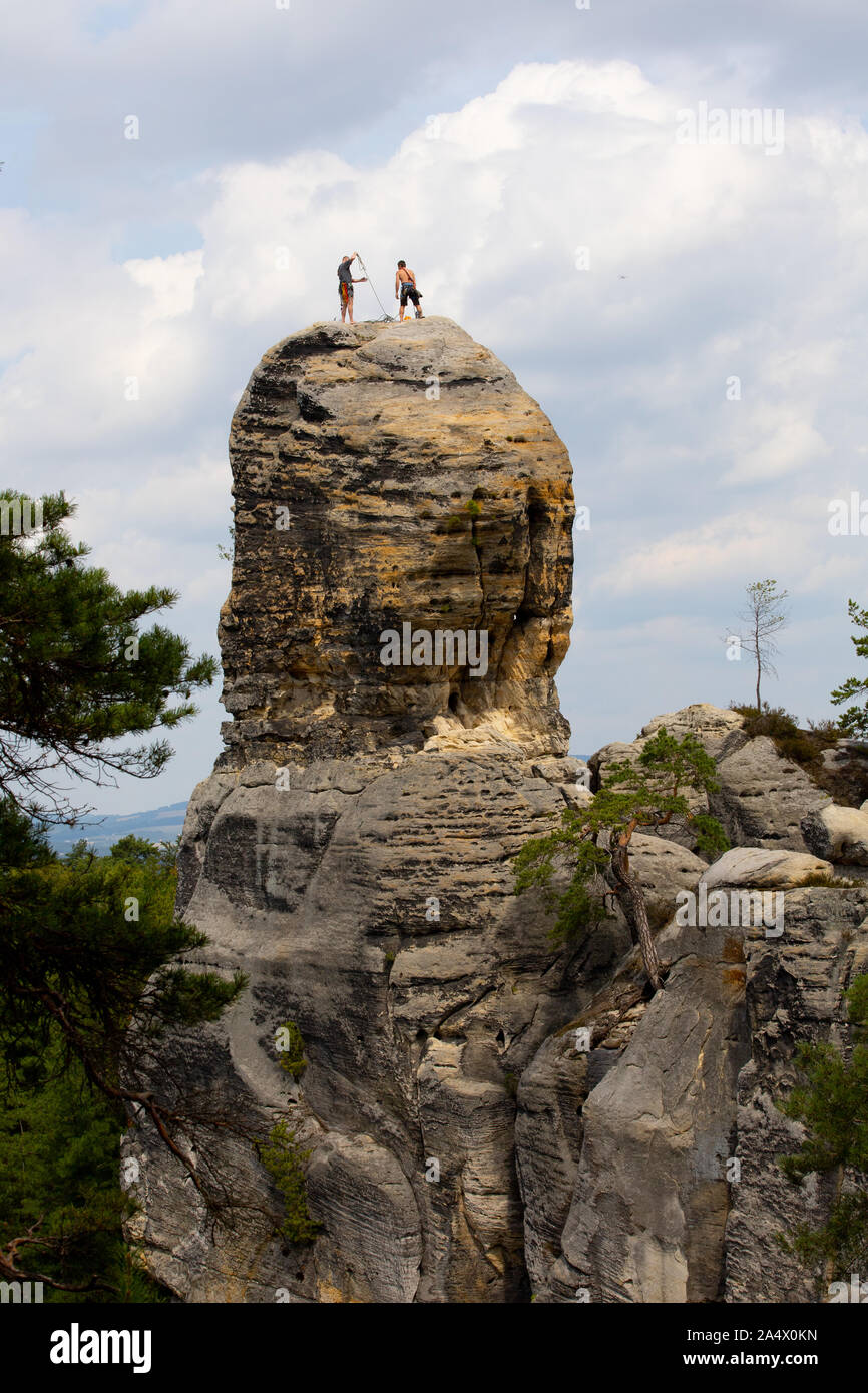 Hrubá Skála rocce, incredibili rocce, rock climbing, Paradiso Boemo, una combinazione unica di bizzarre formazioni rocciose, fitte foreste di pini Foto Stock