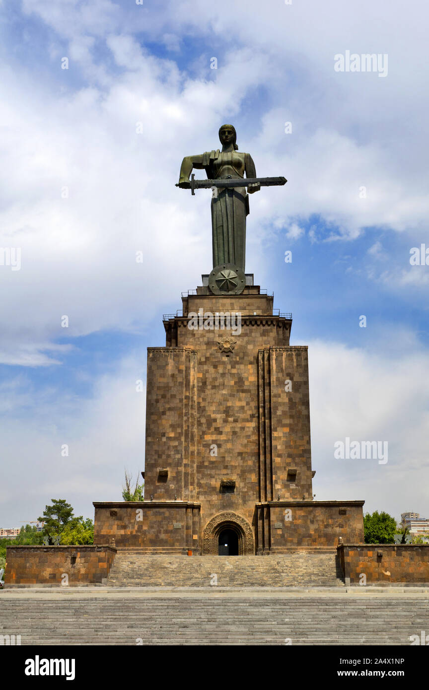Erevan/Yerevan, Armenia: Madre Armenia e museo militare Foto Stock