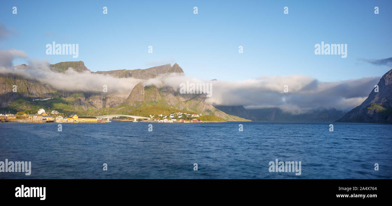 Panorama del villaggio di pescatori sulla lofotens, Norvegia, antenna, panorama, vacanze concetto di viaggio Foto Stock