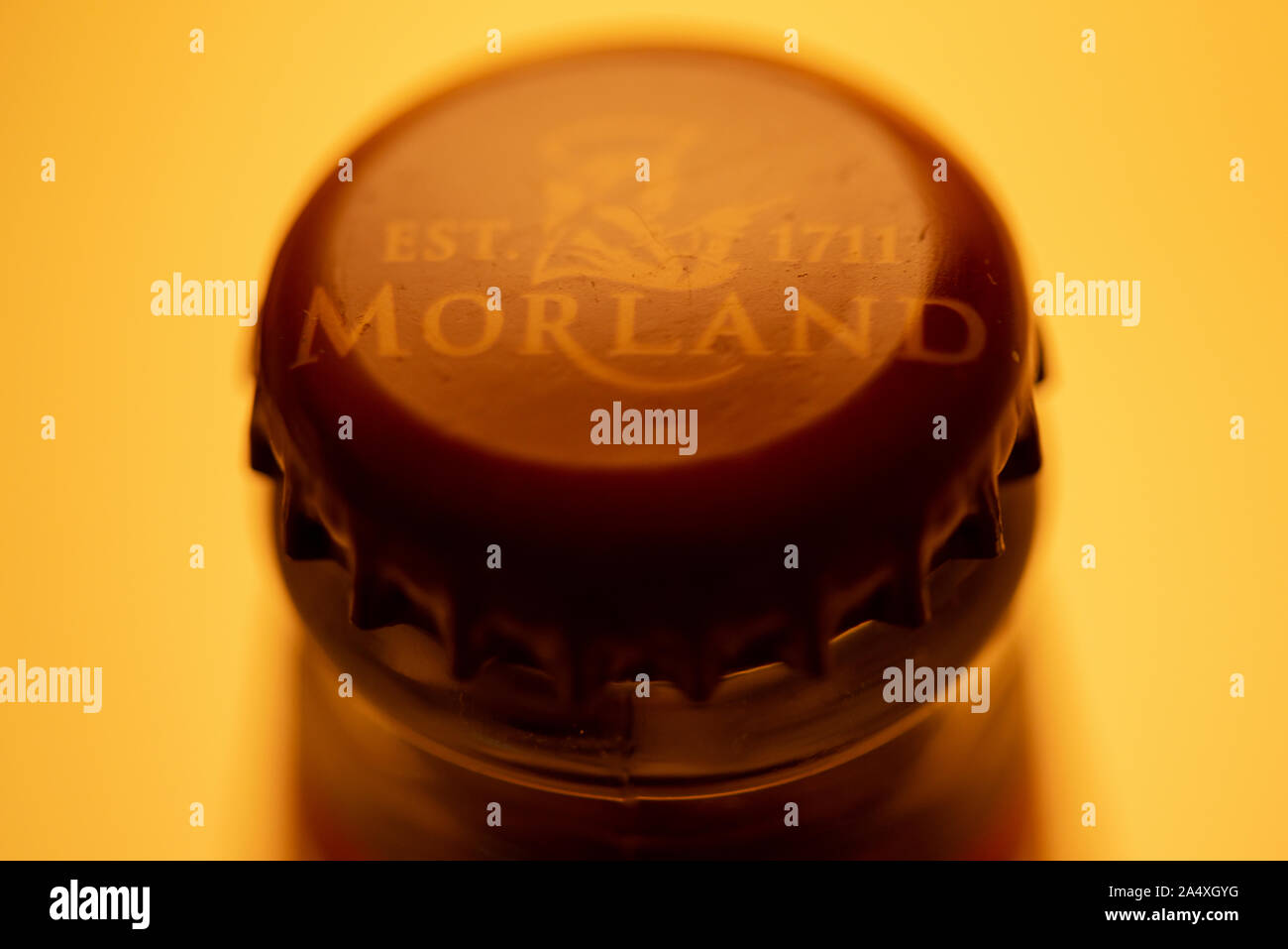 Primo piano sul tappo o sulla bottiglia di birra Morland English Ale Foto Stock