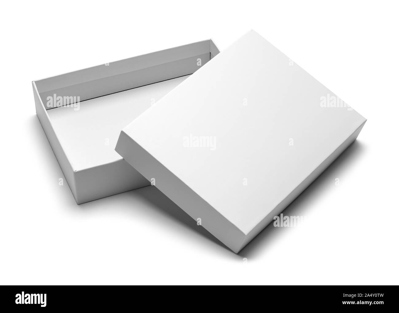 Aprire il riquadro bianco con coperchio isolato su sfondo bianco. Foto Stock Aprire il riquadro bianco con coperchio isolato su sfondo bianco. Foto Stock