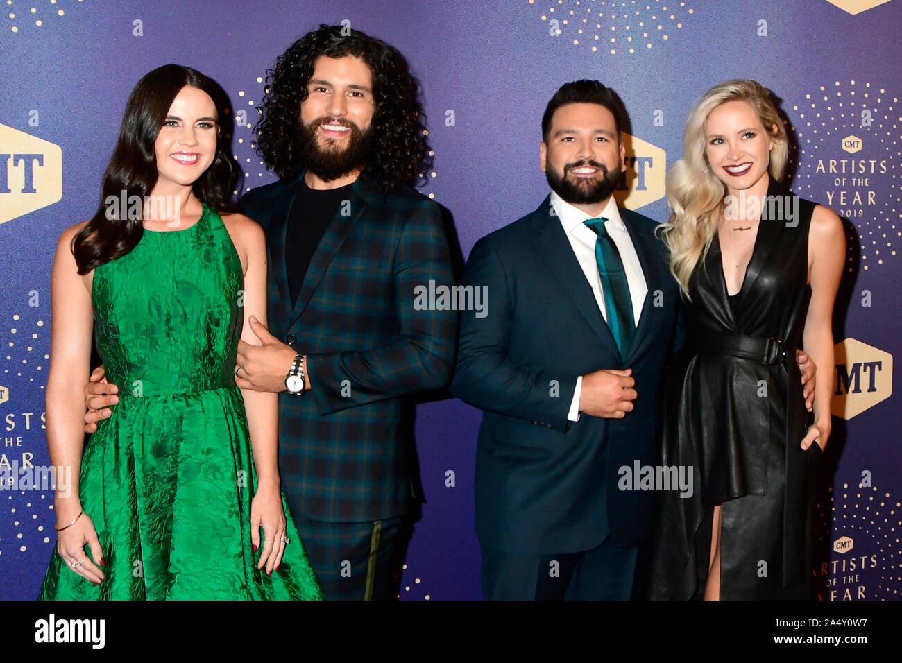 Nashville, Tennessee, Stati Uniti d'America. Xvi oct, 2019. Dan Smyers, Shay Mooney, Hannah Billingsley, Abby diritto, Dan Shay. 2019 CMT artista dell'anno a Schermerhorn Symphony Center. Photo credit: Dara-Michelle Farr/AdMedia/MediaPunch Credito: MediaPunch Inc/Alamy Live News Foto Stock