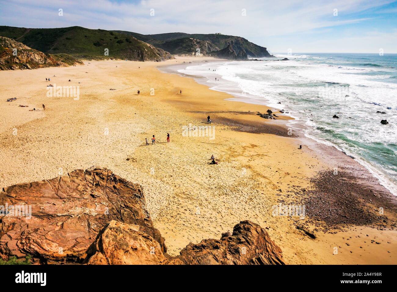 Scenario paesaggistico di Praia do Amado, una bella surfer beach in Algarve Costa Vicentina vicino a Carrapateira Portogallo Foto Stock