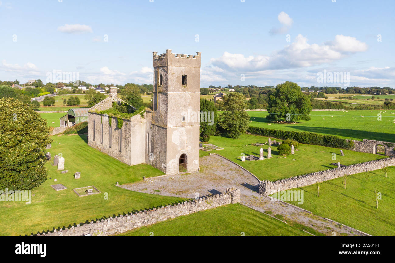 Una veduta aerea di San Giovanni Battista, in Headford, nella contea di Galway, Irlanda. Foto Stock