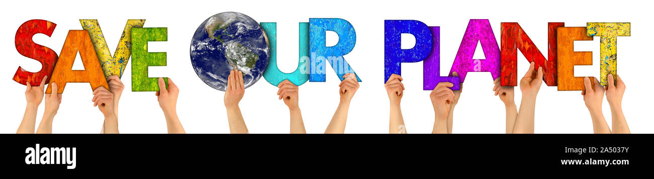 Attivista persone azienda fino colorato lettera con parole a salvare il nostro pianeta isolato su sfondo bianco. il cambiamento climatico il venerdì per il futuro il riscaldamento globale p Foto Stock