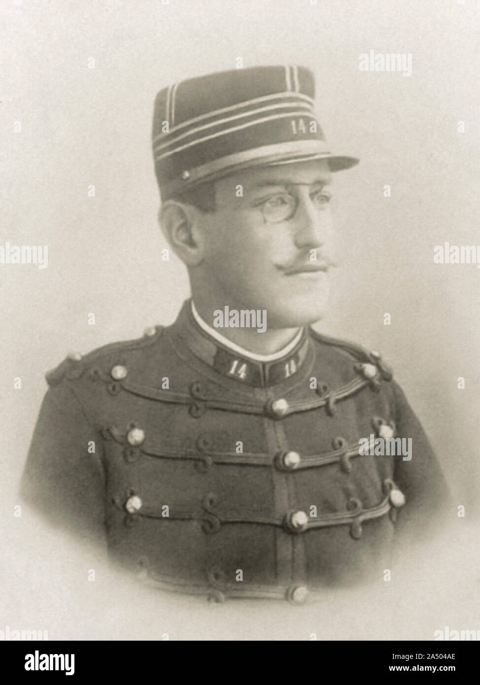 Alfred Dreyfus (1859-1935) artiglieria francese ufficiale che è stato ingiustamente condannato per tradimento nel 1894 e condannato alla prigione a vita, ora ricordato come l'affare Dreyfus. Fotografia di un originale fotografia scattata nel 1885. Foto Stock