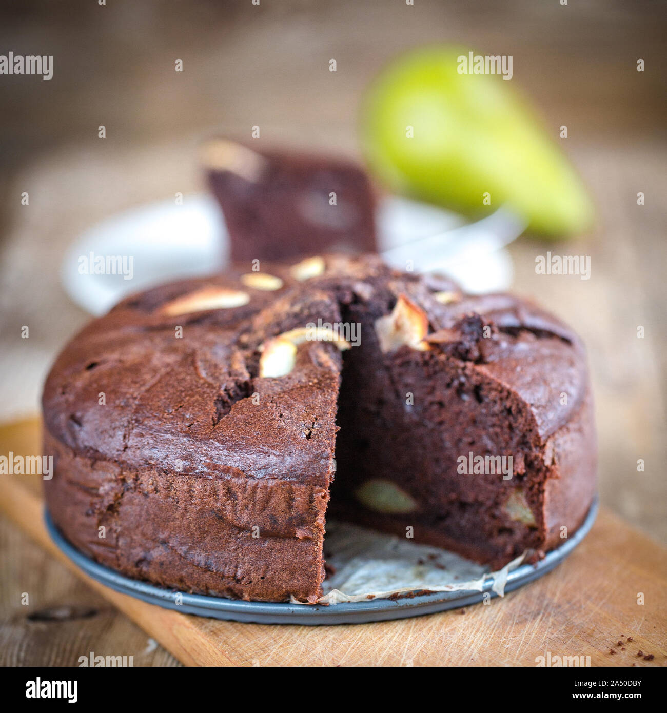 In casa torta al cioccolato con le pere meglio di panetteria Foto Stock