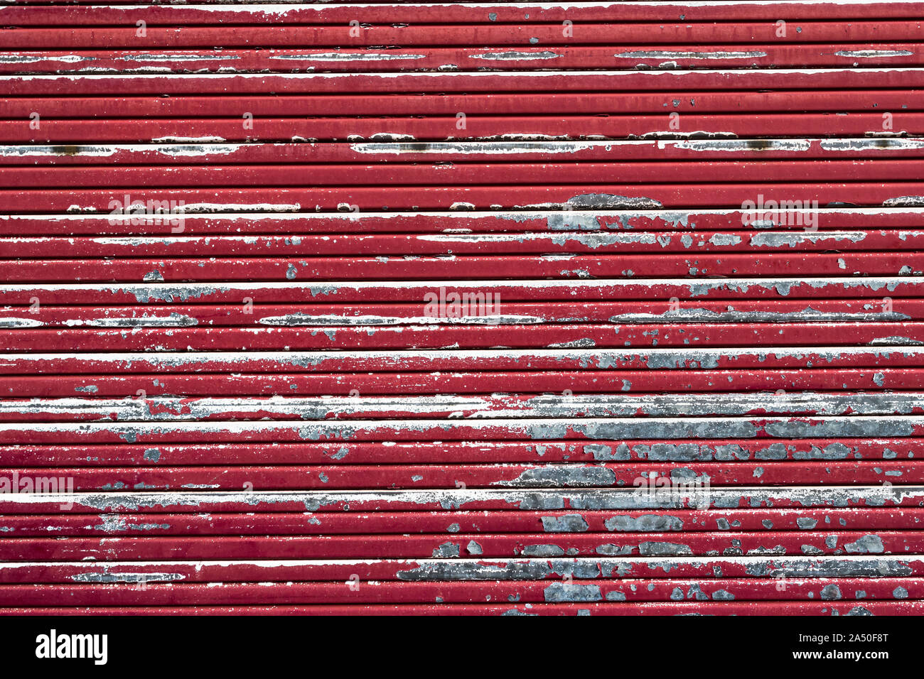 Rusty, peeling la costruzione di serrande sfondo. Foto Stock